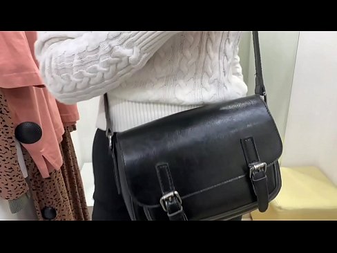 ❤️ Фитинг бөлмөсүндө жаш канчык FeralBerryди дилдо менен коомдук мастурбациялоо Супер порно боюнча бизде