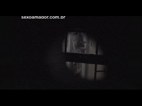 ❤️ Блондини ичкери кирпичтин артына катылган кошуналык войер жашыруун түрдө видеого тартып алат Супер порно боюнча бизде